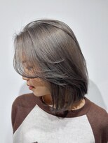 ソアロ(SOARO) 岐阜顔まわりレイヤーロングミルクティーベージュ20代