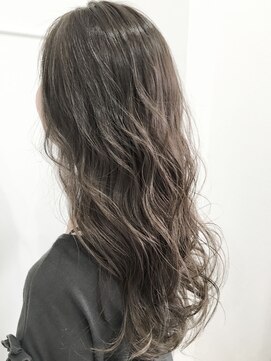 リードヘアーバイバンプ(Lead Hair by vamp) 【Lead Hair】外国人風アッシュグレーカラー(バックスタイル)