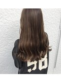 アッシュベージュカラー×ヌーディーヘアー