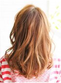 ボリューム感のあるカールスタイル