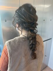 ルーズポニーヘアアレンジ_ハーフアップアレンジアッシュ