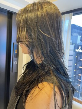 ヘアリゾート粋 ウナム 新宿東口店(enam) レイヤースタイル/イヤリングカラー/ブルー