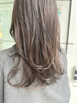 インビテーション(invitation) アッシュブラウン・ロングレイヤー