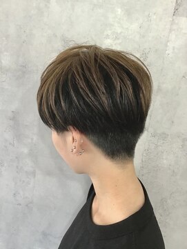 スリーセブン(37) アンブレラカラー刈り上げショートver.