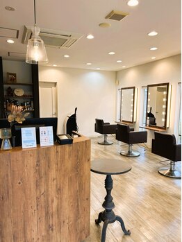 ヘアサロン 青い鳥の写真/ファミリーでも通いやすい価格設定☆丁寧な接客と落ち着いた雰囲気の店内が、リラックスできるとご好評♪