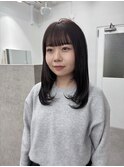 ミディアムレイヤー×前髪ぱつっと