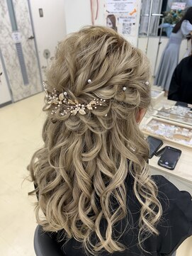 ベルデイズ 関内店(BELDAYS) ねじりハーフアップ