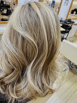 完全マンツーマン施術！透明感や立体感を演出するハイライトやバレイヤージュなどもお任せください◎