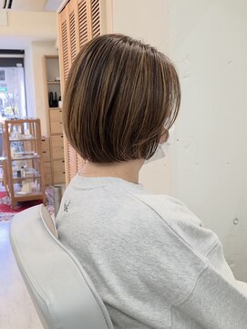 ネスト(Nest) 丸みボブ×ハイライト