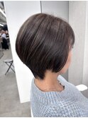 大人ショート×白髪ぼかしハイライト