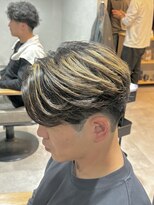 Men's salon Swell 成田店 Men'sパーマ/Men'sカット/眉毛【メンズサロン スウェル】&nbsp;センターパート×金メッシュ [#成田 #MEN'S #メンズパーマ]