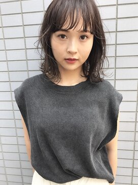 リタ(Lita) レイヤーボブ×オリーブグレージュ