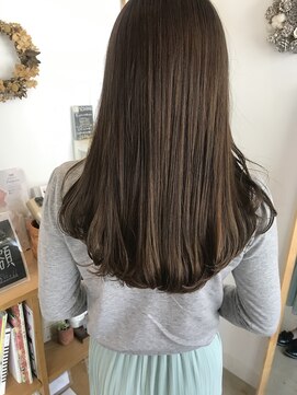 リフ(Ref.) 柔らかベージュのツヤツヤロング