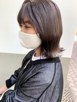 ステイシー(stay she) ダークグレージュカラー × 切りっぱなしボブ