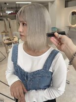 イェッカ(YECCA)&nbsp;ホワイトシルバー（ブリーチ２回～）