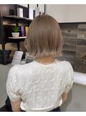 ミルクティーベージュ　ハイトーン　外ハネボブ