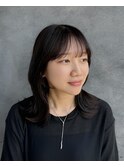 韓国風巻き髪　くびれスタイル