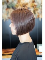 シロ(SHILO)&nbsp;前下がりボブ×透明感カラーの大人上品スタイル/諏訪