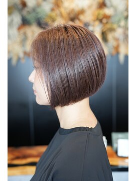 前下がりボブ×透明感カラーの大人上品スタイル/諏訪