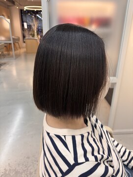 シダ(sida SAIIN) 20代30代サラ艶ストレート小顔ボブ