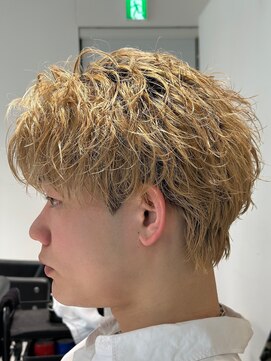 オーシャントーキョー 神戸(OCEAN TOKYO KOBE) ブロンドベージュ癖毛活かしセンターパート