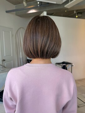 ロエ(loe) 50代 まとまるつるんボブ×シフォングレージュ