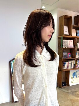 ヘアーアイストゥーレ(HAIR ICI TRE) ハッシュカット　ストレートパーマ　ブラウンカラー　夏カラー