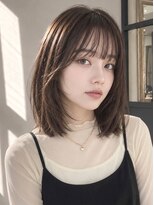 ユーフォリア 青山(Euphoria) ミディアムレイヤー外ハネシースルーバングミルクティー青山