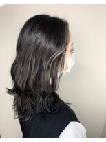 モルニ(MORNI)&nbsp;インナーカラー_マロンベージュ Aラインボブ かきあげ