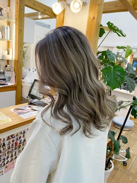 ギャラクシー ヘアードレッサーズ(galaxy hairdressers) 根本が伸びても気にならないバレイヤージュカラーグレージュ