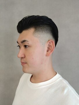 ソアー 新大阪(SOAR) バーバースキンフェードカットアッシュブラック【新大阪】