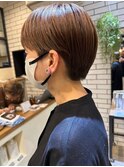 ツヤ髪ハイトーンブラウンコンパクトショート 襟足すっきり
