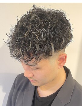 フリーク バーバーショップ 都島店(FREAK BARBER SHOP) 無造作スペインカールスキンフェード