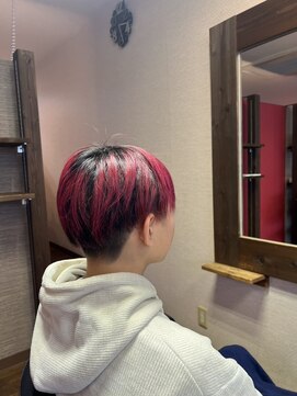 ヘアーズ はれるや(hair's) メンズカット刈り上げマッシュレッドカラー奥行きショート