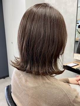 クラン 岡本(Chlan) くびれヘア　切りっぱなし外ハネロブ　シルキーベージュ