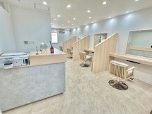 リトル 飯塚(little)の雰囲気（自然光の入る明るい店内♪）