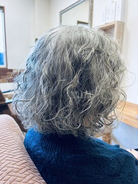 王様のイス ミセス ボブパーマ
