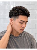 ゼロスバーバー(0's BARBER SHOP)&nbsp;極道パーマ×スキンフェード｜男らしいオールバック短髪