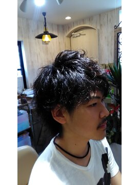 ホリデイ ヘアー(HORIDAY HAIR) それってクセ？パーマ？あっ、パーマパーマ。