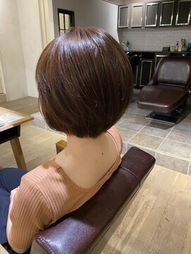 ヴァンクシー バイ ルナ(VANKCY by Luna) 耳かけ フォギーベージュ 20代 30代 小顔 ショート ボブ 簡単 楽