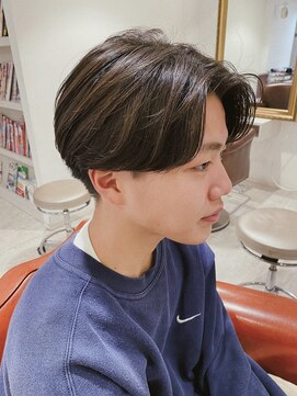 リタ(Lita) 韓国風センターパートコンマヘアカルマパーマニュアンスパーマ