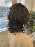 クセを活かした外ハネウルフミディアム毛量多い方の髪型