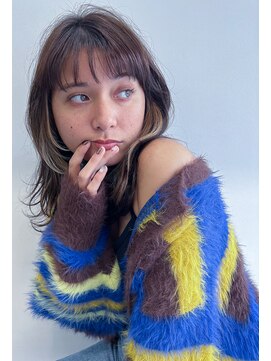 ツムグイロ チラ見せインナーカラーでナチュラルモードスタイルに