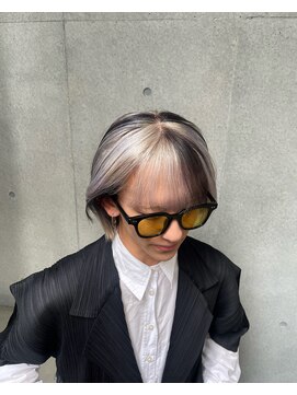 ヴァーディ オモテサンドウ(Vardy omotesando) ホワイト/モノクロ/デザイン