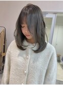 レイヤーカット ミディアムヘア オリーブカラー