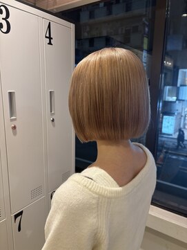 エイト新宿店(EIGHT shinjuku) ベージュカラー