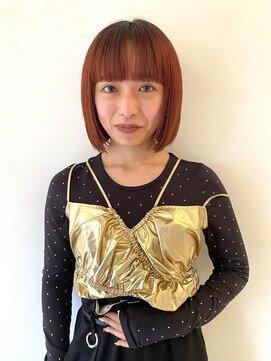 シータ(sheta) 赤髪切りっぱなしボブ