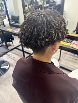 コードバイケンジ 戸塚(CODE by KENJE) 波巻き×スパイラルで作るナチュラル無造作ウェーブ