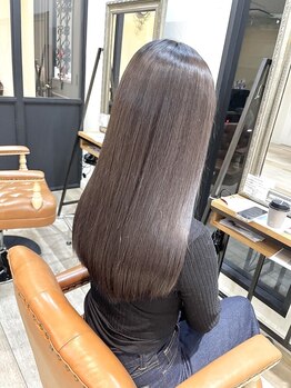 想像以上の"ツヤ×透明感"で柔らかな曲線美を実現◎クセを伸ばして360°綺麗なシルエットで女性らしさもUP