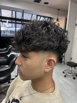 シーク 千葉中央駅(SEEK) MEN’S HAIR/サーフカール/刈り上げセンターパート/千葉駅